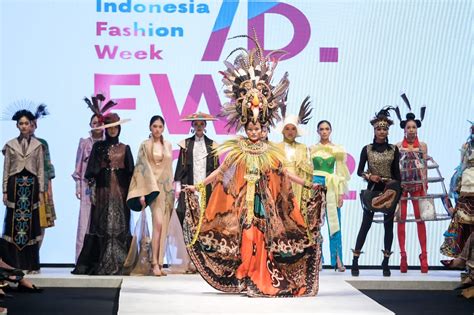 Jakarta Fashion Week: Un evento indimenticabile che celebra la moda e il talento indonesiano